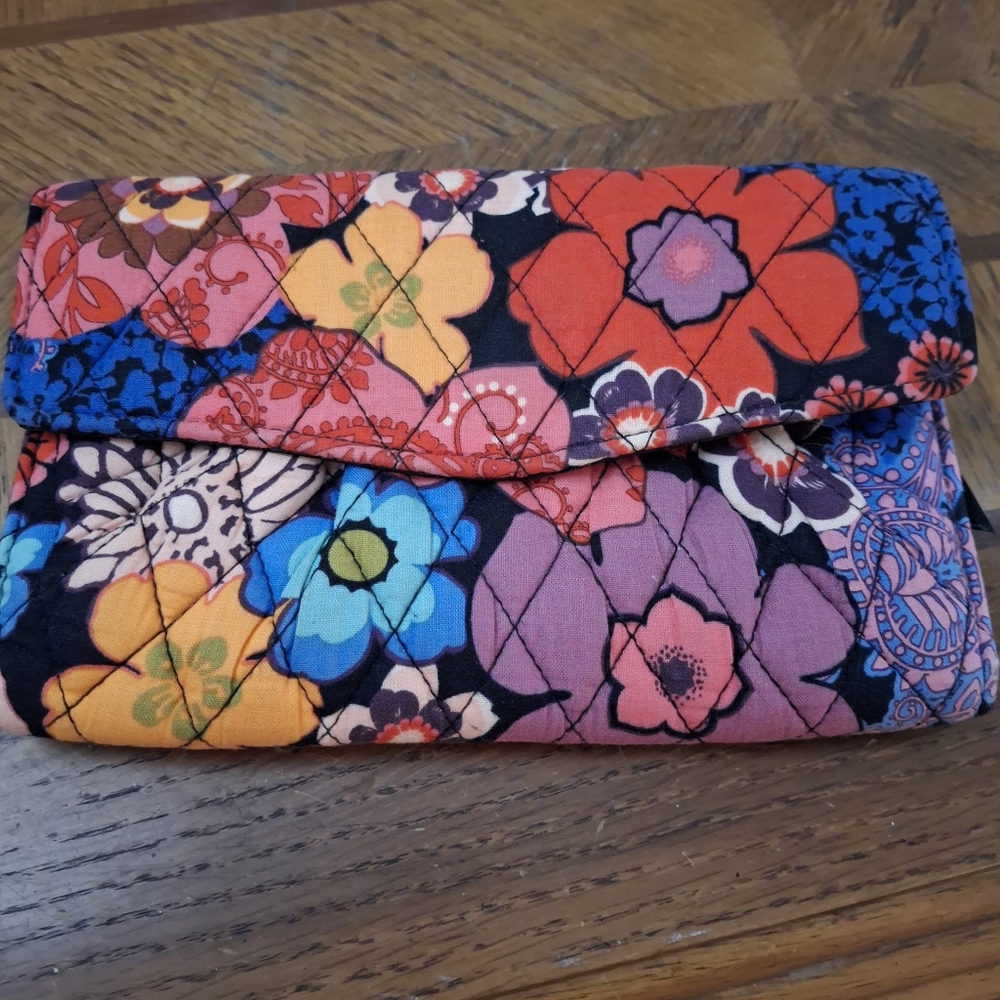 Vera Bradley Crossbody / Wallet. Includes Strap. NWOT!